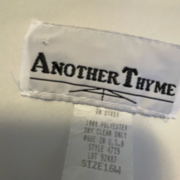 Beautiful off white boutique pantsuit.  Size 16w - Picture 3 of 7